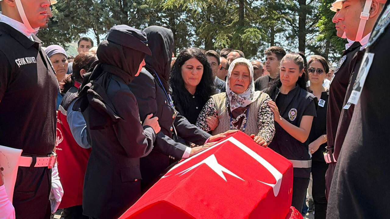 Muğla Şehidini Gözyaşlarıyla Uğurladı: 17 Günlük Bebeği Yetim Kaldı 2